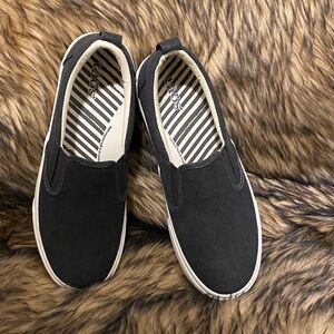 Taos Footwear Women’s Dark Gray Slip-On Sneakers